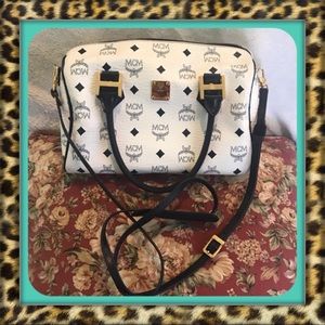 👑✅PRICE FIRM✅NO OFFERS SUPER SALE!! AUTHENTIC MCM White Heritage Boston Bag